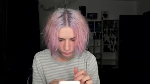 Snapshot of sweet_peach__ chatting on 10.24.25 kira online show from 10.24.25