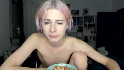 Snapshot of sweet_peach__ chatting on 10.26.25 kira online show from 10.26.25