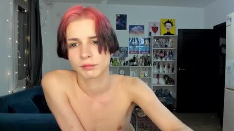 Snapshot of sweet_peach__ chatting on 11.28.25 kira online show from 11.28.25