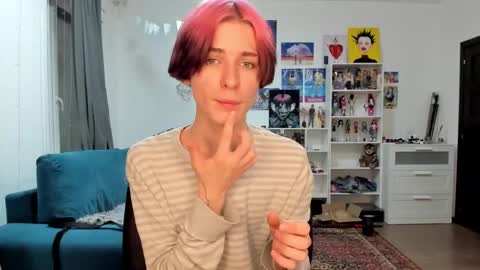 Snapshot of sweet_peach__ chatting on 12.18.25 kira online show from 12.18.25