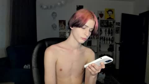 Snapshot of sweet_peach__ chatting on 12.19.25 kira online show from 12.19.25