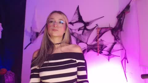 Snapshot of sweet_penny_ chatting on 10.30.25 Penny online show from 10.30.25