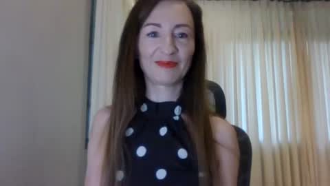 Snapshot of sweet_poeme chatting on 06.15.26 sweet_poeme online show from 06.15.26