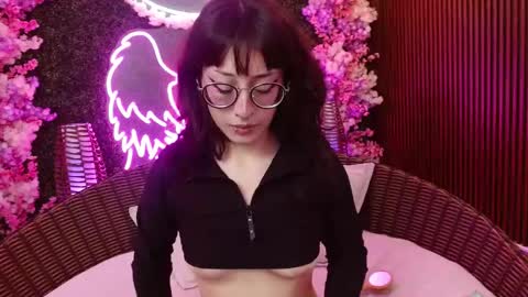 Snapshot of sweet_roxanee chatting on 12.17.25 Roxanee online show from 12.17.25
