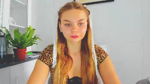 Snapshot of sweet_sabriina chatting on 07.13.26 Sabina online show from 07.13.26