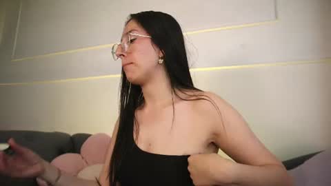 Snapshot of sweet_sammy_7 chatting on 06.19.26 Sammy Lauren online show from 06.19.26