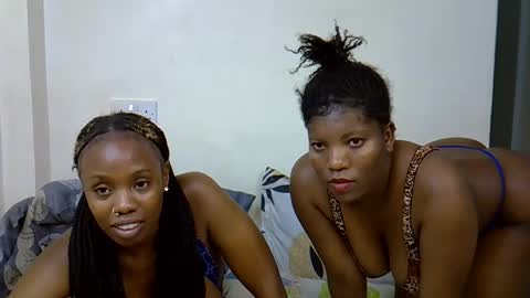 Snapshot of sweet_santana chatting on 11.22.25 Elina online show from 11.22.25