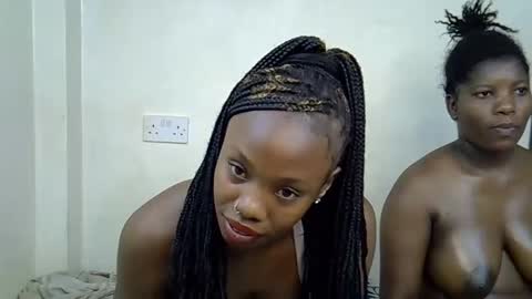 Snapshot of sweet_santana chatting on 11.26.25 Elina online show from 11.26.25