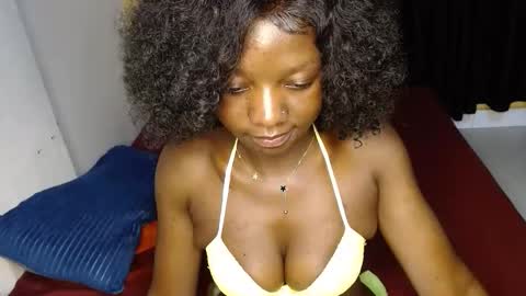 Snapshot of sweet_sherie chatting on 11.30.25 ellanah Tracie online show from 11.30.25