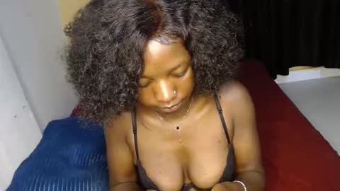 Snapshot of sweet_sherie chatting on 12.05.25 ellanah Tracie online show from 12.05.25