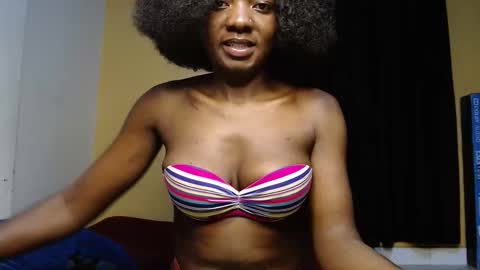 Snapshot of sweet_sherie chatting on 01.09.26 ellanah Tracie online show from 01.09.26