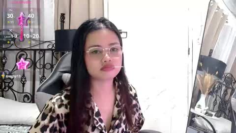 Snapshot of sweet_sirenxx chatting on 10.28.25 Leah online show from 10.28.25