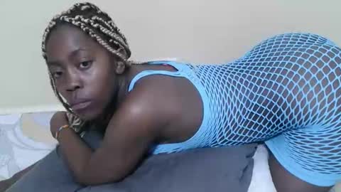 Snapshot of sweetamalia02 chatting on 09.25.25 Malia online show from 09.25.25