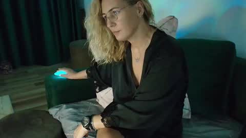 Snapshot of sweetania_ chatting on 09.18.25 Ania online show from 09.18.25