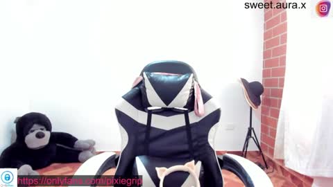 Snapshot of sweetaura0_0 chatting on 07.25.26 SweetAura0 0 online show from 07.25.26