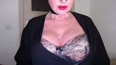 Snapshot of sweetberryxxx chatting on 10.19.25 Diana online show from 10.19.25