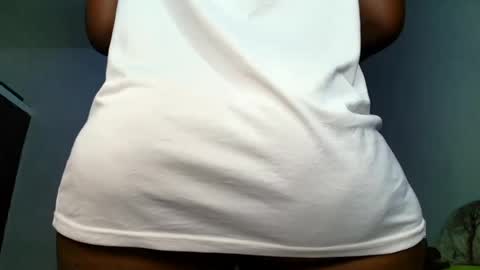 Snapshot of sweetbigass318797 chatting on 07.27.26 Sweetbigass online show from 07.27.26