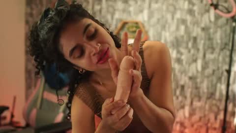 Salom independent model online show from 05.03.26