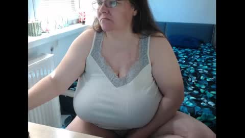 Sweetboobs85h online show from 05.01.26