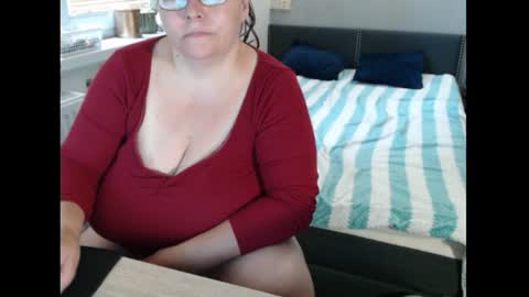 Snapshot of sweetboobs85h chatting on 07.01.26 Sweetboobs85h online show from 07.01.26