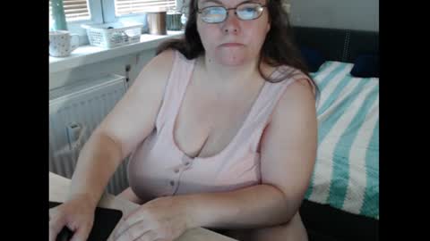 Snapshot of sweetboobs85h chatting on 07.07.26 Sweetboobs85h online show from 07.07.26