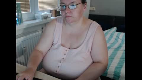 Snapshot of sweetboobs85h chatting on 07.08.26 Sweetboobs85h online show from 07.08.26
