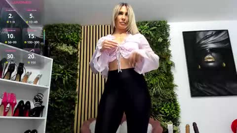 Snapshot of sweetcherry30_ chatting on 10.24.25 Cherry online show from 10.24.25