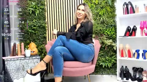 Snapshot of sweetcherry30_ chatting on 10.31.25 Cherry online show from 10.31.25