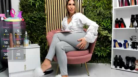 Snapshot of sweetcherry30_ chatting on 11.14.25 Cherry online show from 11.14.25