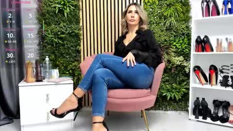 Snapshot of sweetcherry30_ chatting on 11.17.25 Cherry online show from 11.17.25