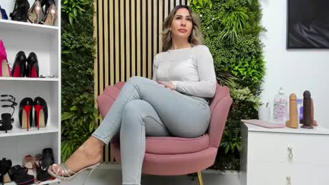 Snapshot of sweetcherry30_ chatting on 12.23.25 Cherry online show from 12.23.25