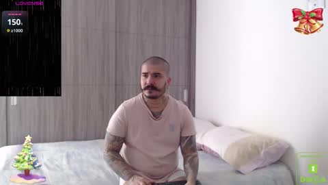 Snapshot of sweetdesires_ chatting on 12.03.25 online show from 12.03.25