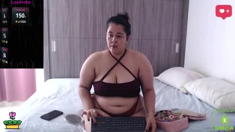 Snapshot of sweetdesires_ chatting on 04.08.26 online show from 04.08.26