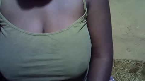 Snapshot of sweetdivah2 chatting on 03.26.26 divinah online show from 03.26.26