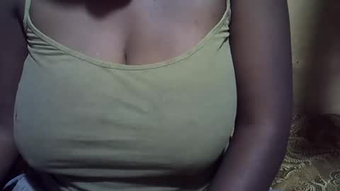 Snapshot of sweetdivah2 chatting on 03.29.26 divinah online show from 03.29.26