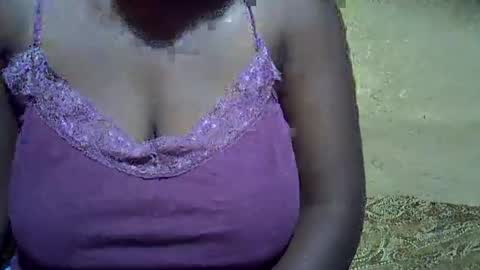 Snapshot of sweetdivah2 chatting on 04.26.26 divinah online show from 04.26.26
