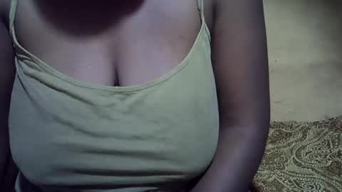 Snapshot of sweetdivah2 chatting on 05.07.26 divinah online show from 05.07.26