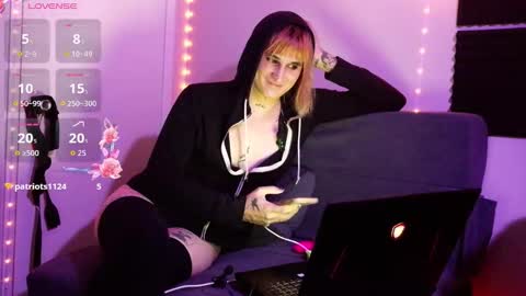 Snapshot of sweetemmarose chatting on 01.09.26 Emma online show from 01.09.26