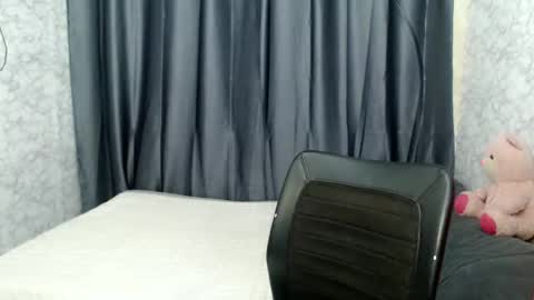 Snapshot of sweetgirl_jen chatting on 06.21.26 PureJenny online show from 06.21.26