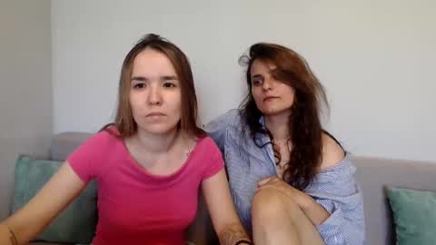Snapshot of sweetharts69 chatting on 06.04.26 Alina and Mia online show from 06.04.26