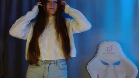 Snapshot of sweetie_lover chatting on 12.17.25 Annie online show from 12.17.25