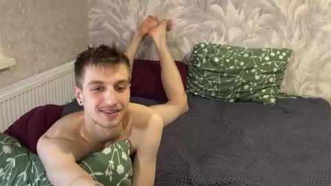 Snapshot of sweetiepipe chatting on 06.10.26 Welcome to our room We are Renata21 and Bogdan 24 online show from 06.10.26