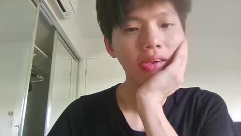 Snapshot of sweetiepuppy421 chatting on 12.20.25 sweetiepuppy421 online show from 12.20.25