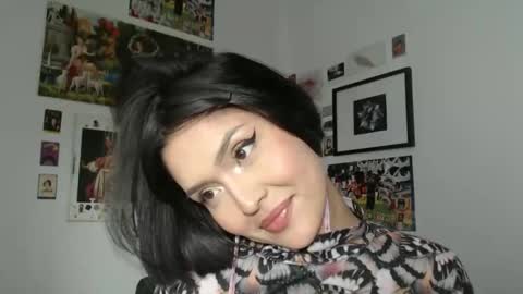 Snapshot of sweetjess01 chatting on 12.18.24 SweetJess online show from 12.18.24