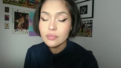 Snapshot of sweetjess01 chatting on 12.18.24 SweetJess online show from 12.18.24