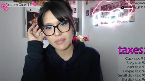 Snapshot of sweetjess01 chatting on 12.23.24 SweetJess online show from 12.23.24