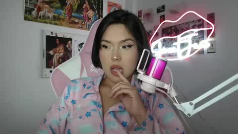 Snapshot of sweetjess01 chatting on 02.14.25 SweetJess online show from 02.14.25