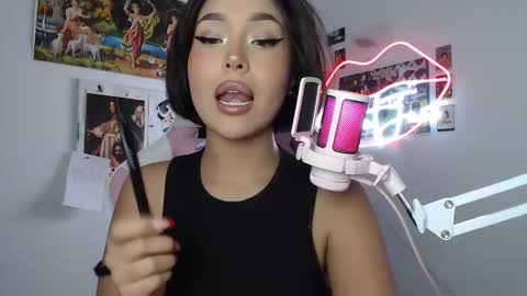 Snapshot of sweetjess01 chatting on 03.05.25 SweetJess online show from 03.05.25