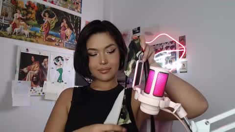 Snapshot of sweetjess01 chatting on 03.05.25 SweetJess online show from 03.05.25