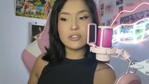 Snapshot of sweetjess01 chatting on 03.18.26 SweetJess online show from 03.18.26